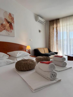 ''ROOM 6'' - breakfast included